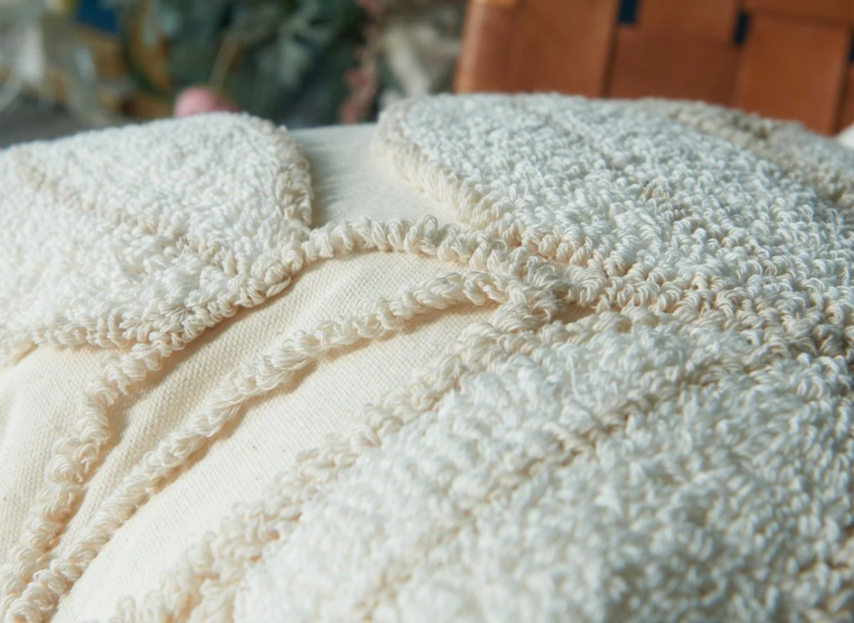 Coussin beige à motif floral 45x45 cm ALESIA - Image 3