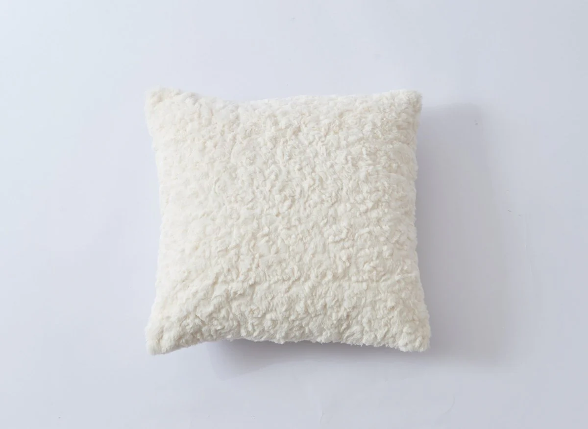 Coussin blanc à tissu bouclette 45x45 cm TRED - Image 2