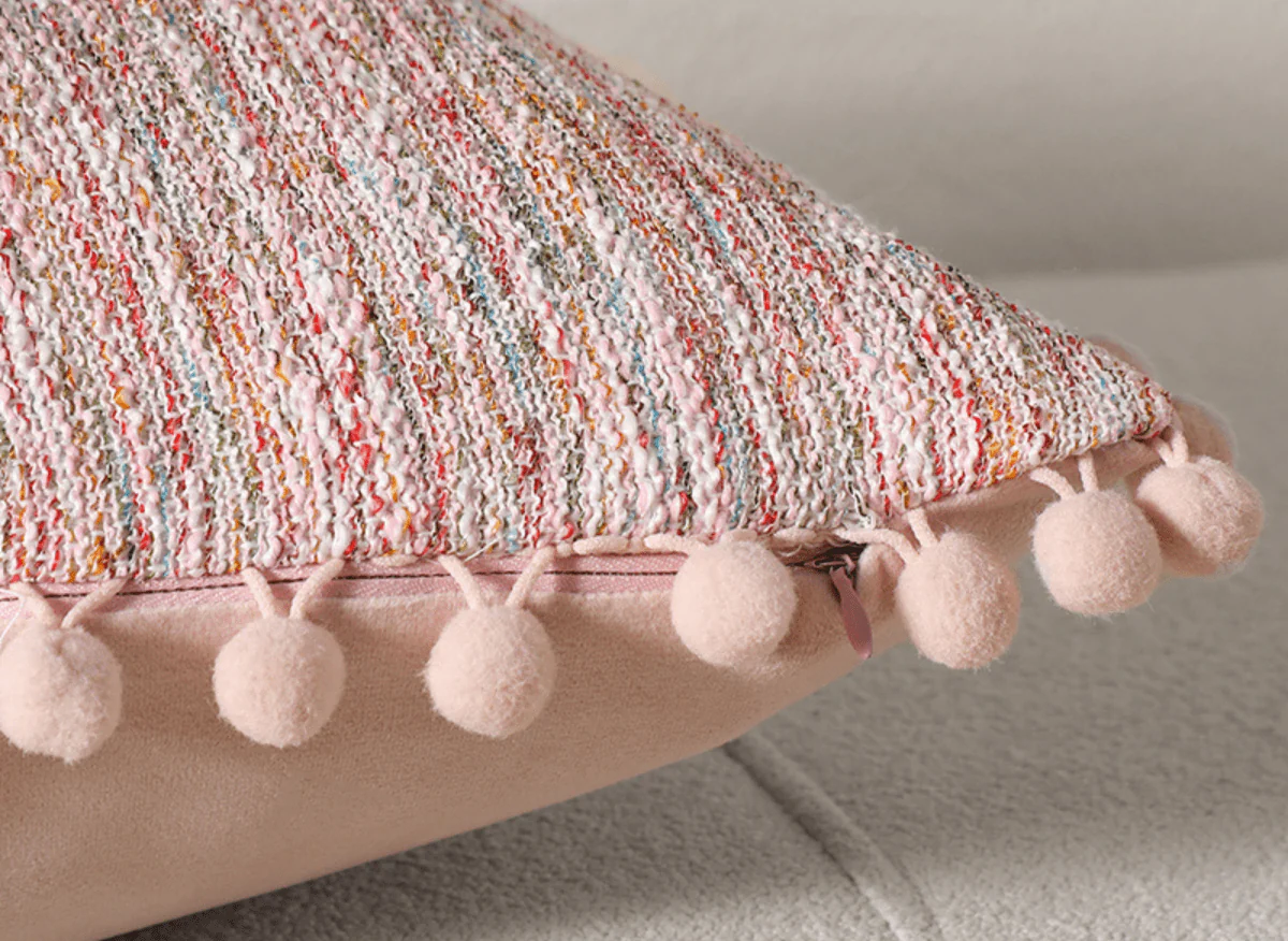 Coussin rose en tweed avec ponpons 45x45 cm POPINE - Image 2