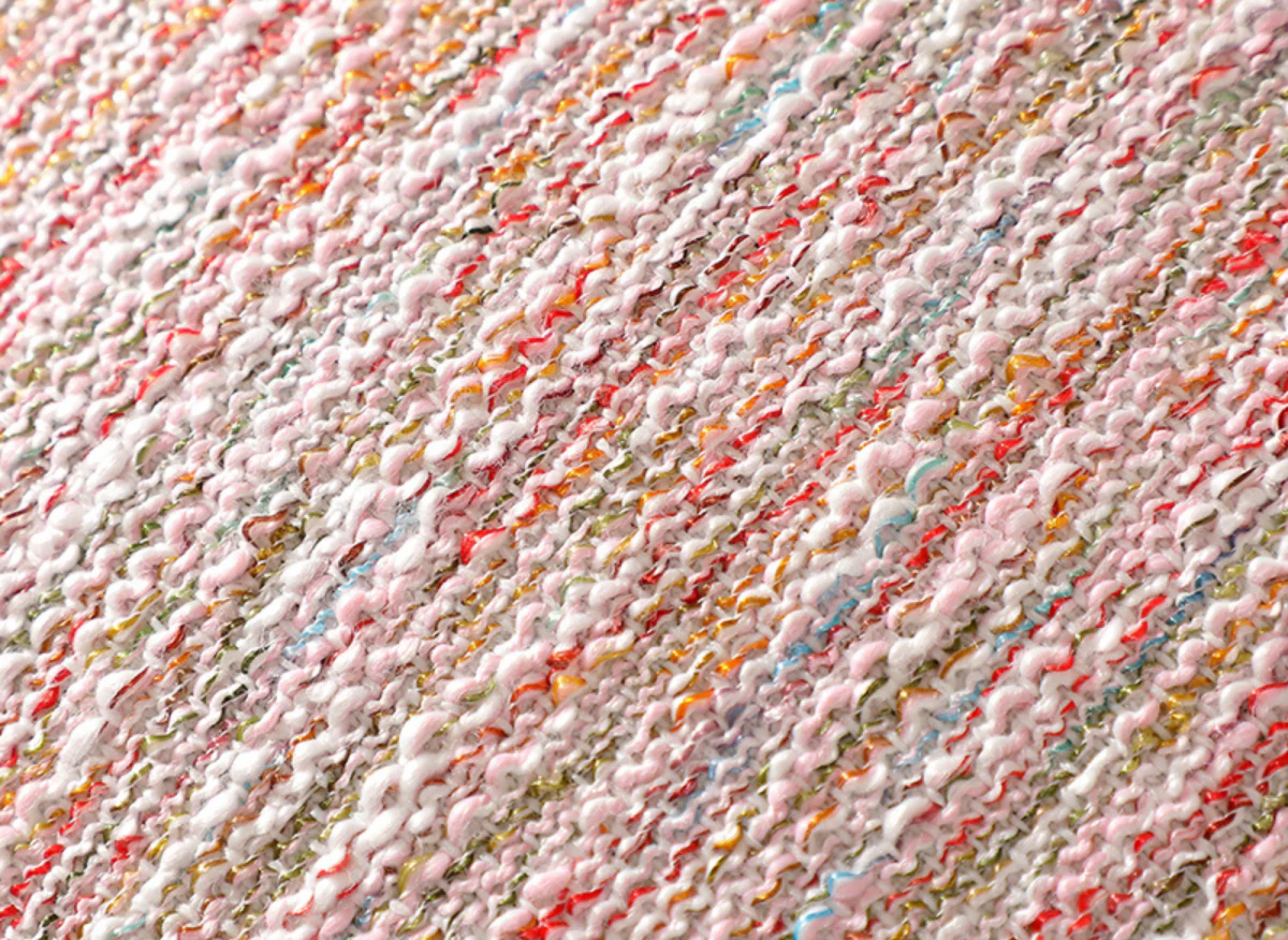 Coussin rose en tweed avec ponpons 45x45 cm POPINE - Image 3